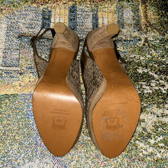 Stuart Weitzman Size 7.5 Peeptoe Heels - Picture 9 of 12